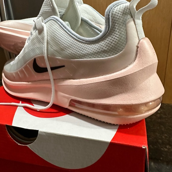 WMNS AIR MAX AXIS 'WASHED CORAL AURA'. Warn only once. Great Condition - Picture 9 of 14